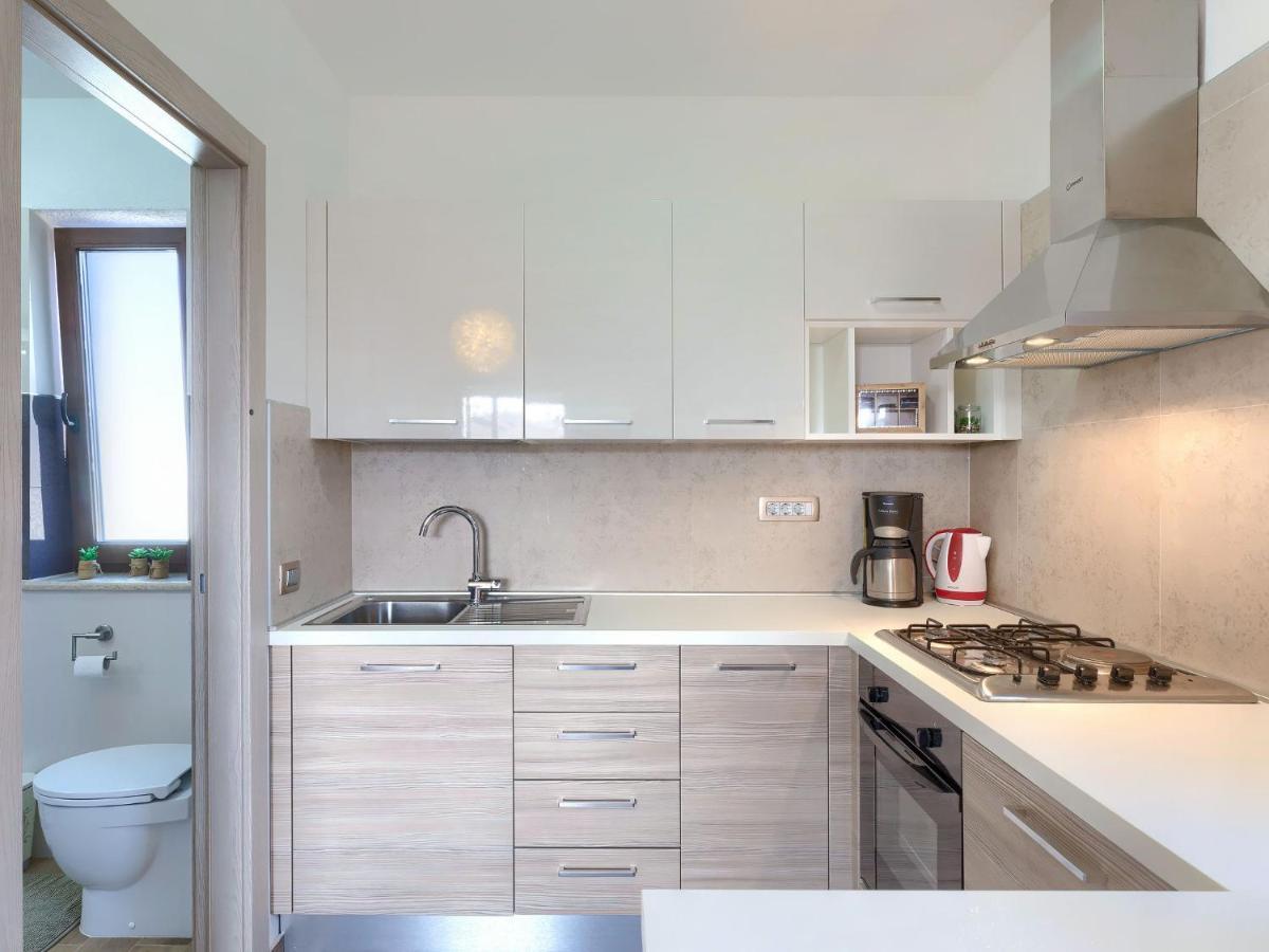 Holiday Home Villa Amaii By Interhome Karigador Exteriör bild